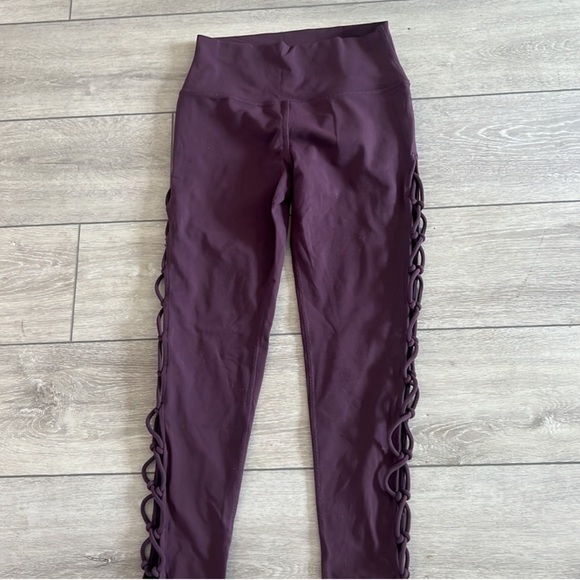 Alo high waist interlace purple power sculpt leggings, Sz Medium - Picture 3 of 8